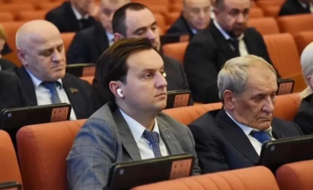 Səhiyyə nazirinin qardaşı həbs olundu - Bu ölkədə