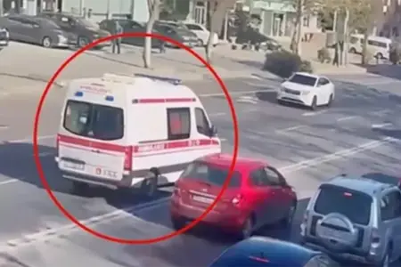 Narkotikin təsiri altında Bakıda təcili yardım maşınını sürən şəxs HƏBS EDİLDİ 