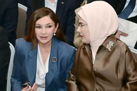 Birinci xanımlar Antalya Forumununda – FOTO