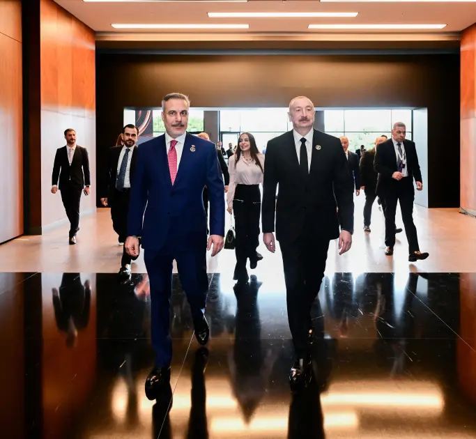 Prezident ailəsi ilə biirlikdə Antalya Diplomatiya Forumunda – FOTOLAR