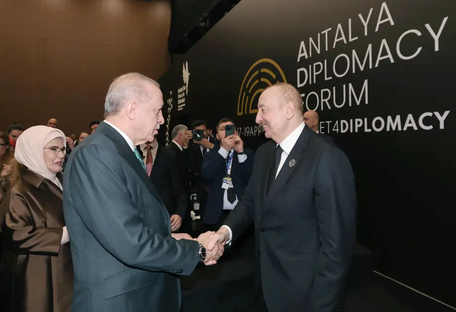 Prezident ailəsi ilə biirlikdə Antalya Diplomatiya Forumunda – FOTOLAR