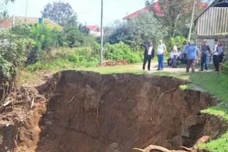 Lənkəranda torpaq sürüşməsi oldu - Foto