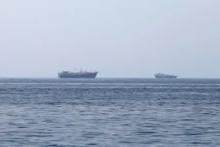 Hörmüz boğazında iki ticarət gəmisi hücuma məruz qaldı