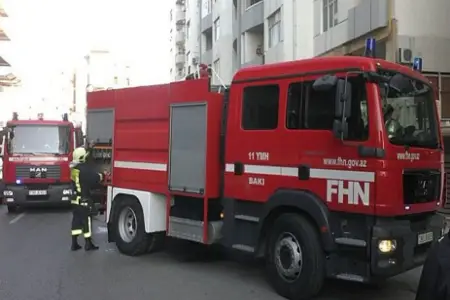 Xəzər rayonunda ikimərtəbəli evdə yanğın oldu