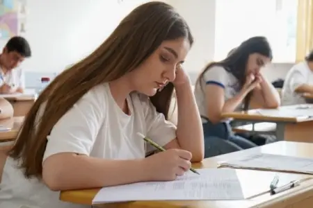 9 nəfərdə telefon aşkarlandı - İmtahandan çıxarıldılar