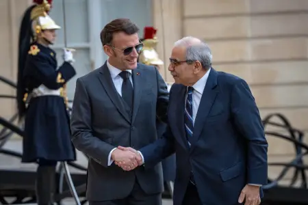 Makron Livanın Baş naziri ilə görüşəcək