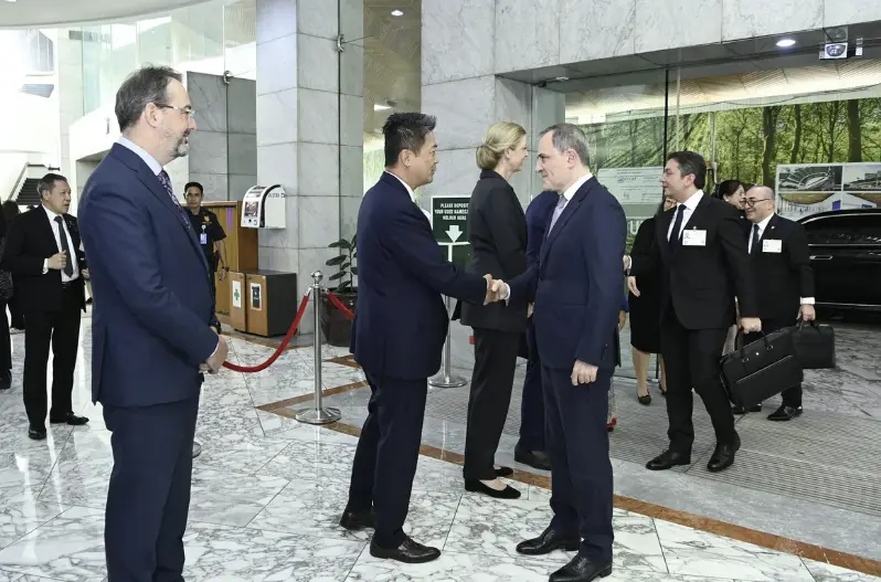 Bayramov Tailandın Baş naziri ilə görüşdü - Fotolar