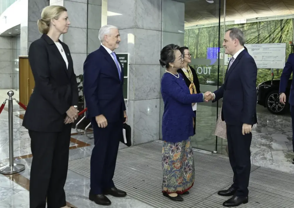 Bayramov Tailandın Baş naziri ilə görüşdü - Fotolar