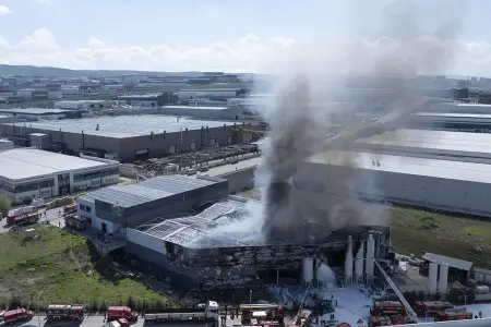 Türkiyədə fabrik yanır - Video 