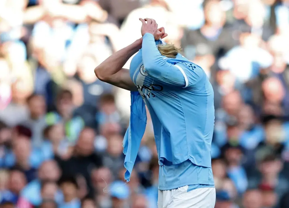 Haaland formasının cırıldığını iddia etdi: Premyer Liqada mübahisəli an 