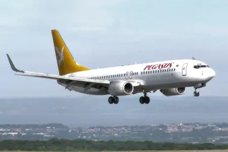 Havaya qalxan təyyarə məcburi eniş etdi – Bu şəhərdə