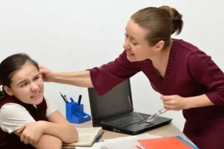 Uşağını döyən valideynlər cərimə ediləcək