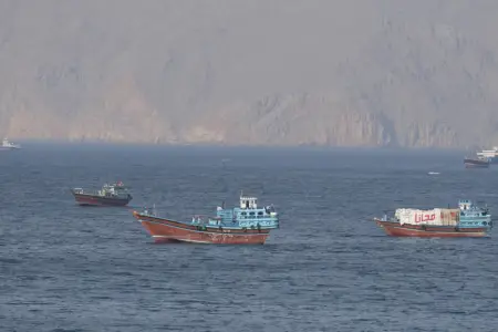 Hörmüzdə gərginlik artır: 28 gəmi geri qaytarıldı
