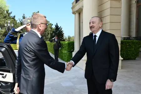 Prezident həmkarını qarşıladı - Fotolar