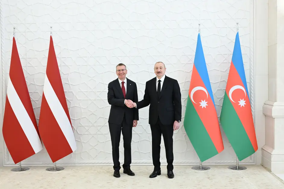 Prezident həmkarını qarşıladı - Fotolar