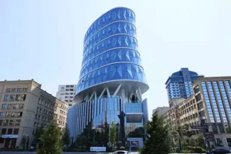 Gömrük Komitəsinin yeni binasının tikintisində YEYİNTİ - VİDEO