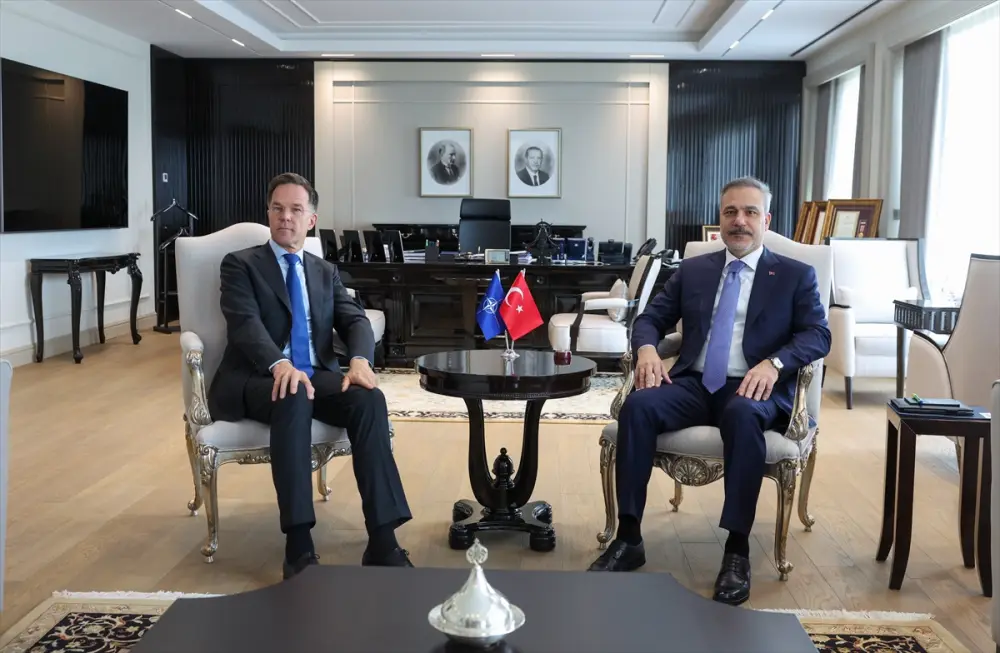 Hakan Fidan Mark Rutte ilə görüşdü