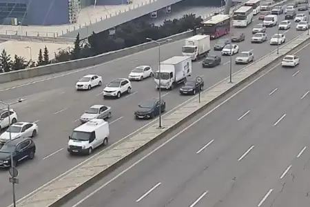 Bakının bəzi yollarında tıxac yarandı