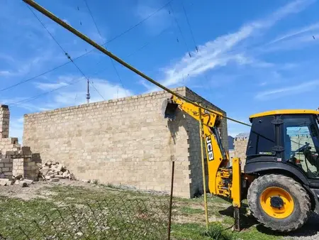 Gəncə və Göygöldə qanunsuz tikililər söküldü