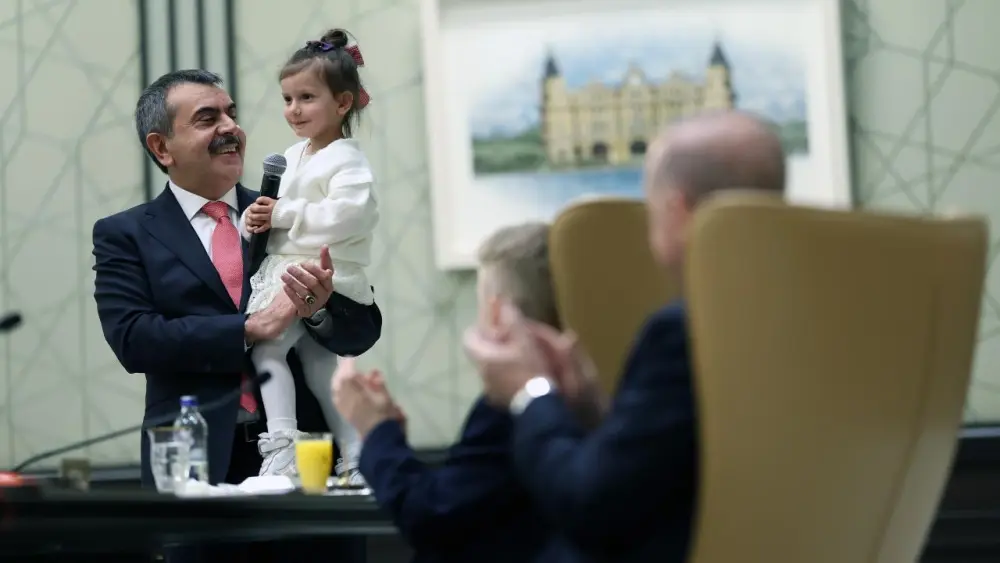 Saray bu gün onlarla bəzənmişdi – FOTOLAR