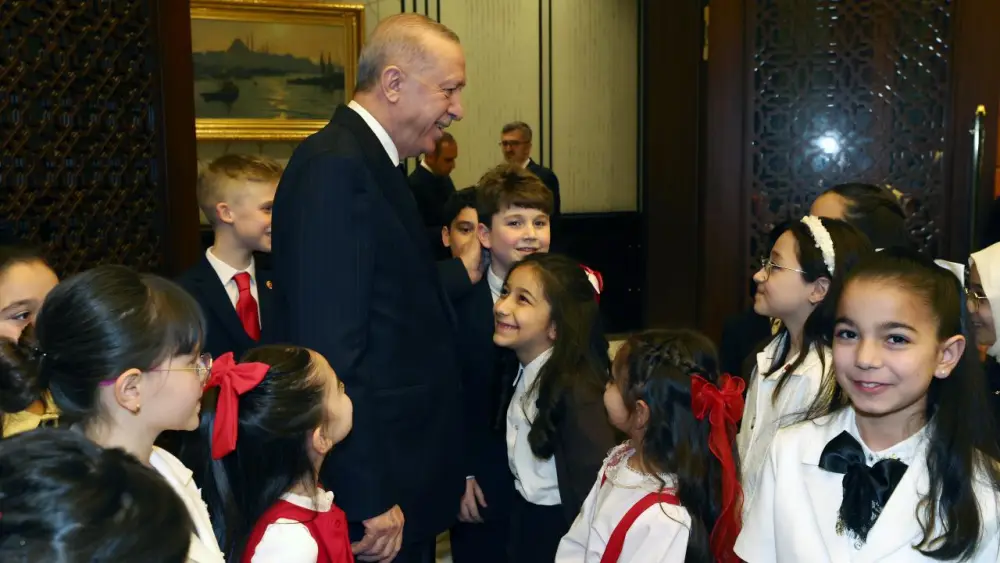 Saray bu gün onlarla bəzənmişdi – FOTOLAR