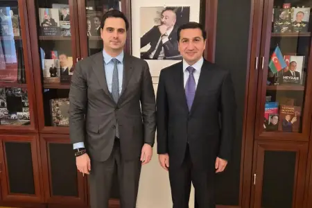 Hikmət Hacıyev ilə Elçin Qasımov Bakı və Bratislava arasında əməkdaşlığı müzakirə etdilər