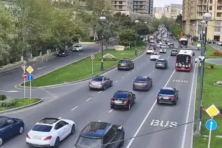 Bakıda 14 istiqamətdə tıxac müşahidə olunur