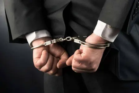 Dövlət Xidmətinin 8 vəzifəli şəxsi həbs edildi