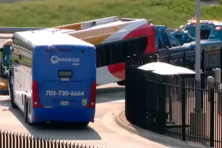 Pentaqon yaxınlığında iki avtobus toqquşdu, azı 23 nəfər xəsarət aldı