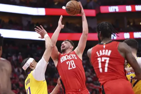 Məşhur basketbolçu tarix yazdı