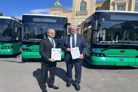 Azərbaycan Ukraynaya sərnişin avtobusları verdi