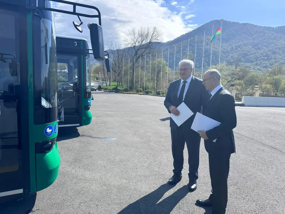 Azərbaycan Ukraynaya sərnişin avtobusları verdi