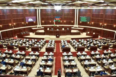 Milli Məclisin iclası başladı