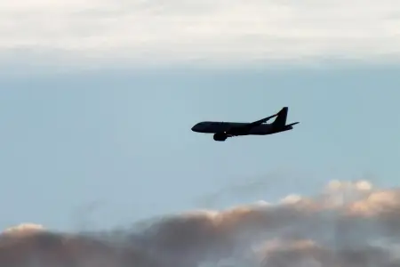 Sərnişin təyyarəsi qəzaya uğradı, 14 nəfər öldü – Bu ölkədə