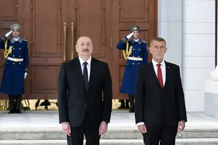 Prezident İlham Əliyevin Babişlə görüşündən VİDEO