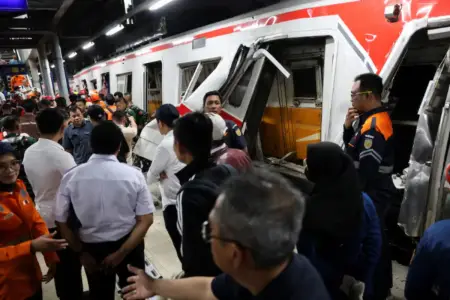 İndoneziyada iki qatar toqquşub: ölənlər və yaralananlar var