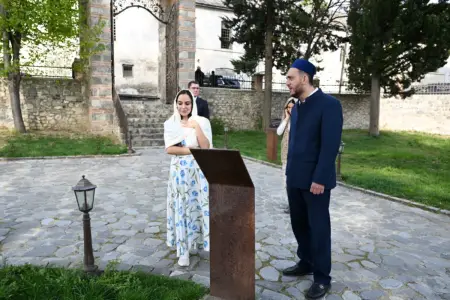 Leyla Əliyeva və Arzu Əliyeva Şəkidə Xan məscidini ziyarət etdilər