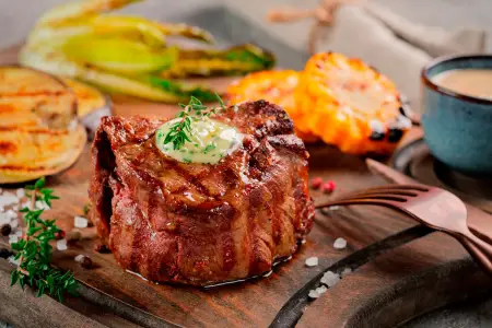 Hoteldəki atışmadan sonra Trampın şam yeməyi hara göndərilib?