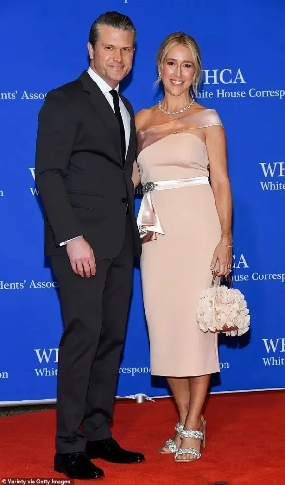 Ağ Evdə moda qalmaqalı: Pentaqon rəhbərinin həyat yoldaşı 14 dollarlıq geyimdə