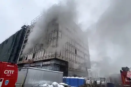 Moskvada çoxmərtəbəli bina yanır - Ölənlər var - Vİdeo