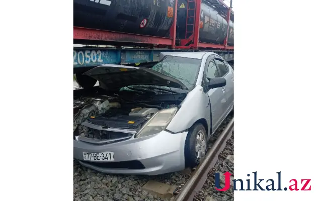 Xaçmazda "Prius" lokomotivlə toqquşdu - FOTO