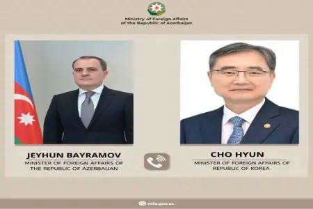 Ceyhun Bayramov koreyalı həmkarı ilə danışdı