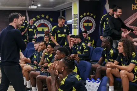 "Fənərbağça" baş məşqçi ilə yollarını ayırdı