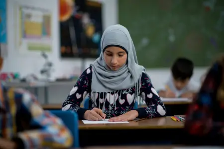 Məktəblər bağlandı – Yüzlərlə şagird ölkəni tərk etdi