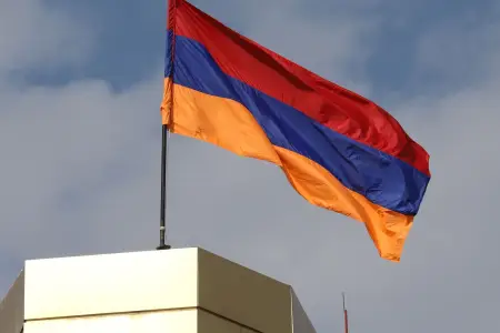 İrəvanda etiraz aksiyası - Höküməti Makronla təhdid etdilər