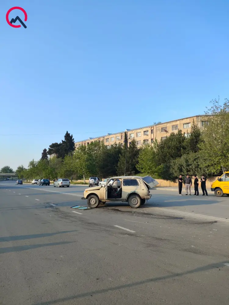Gəncədə qəza: avtomobil bir neçə dəfə aşdı, yaralı var