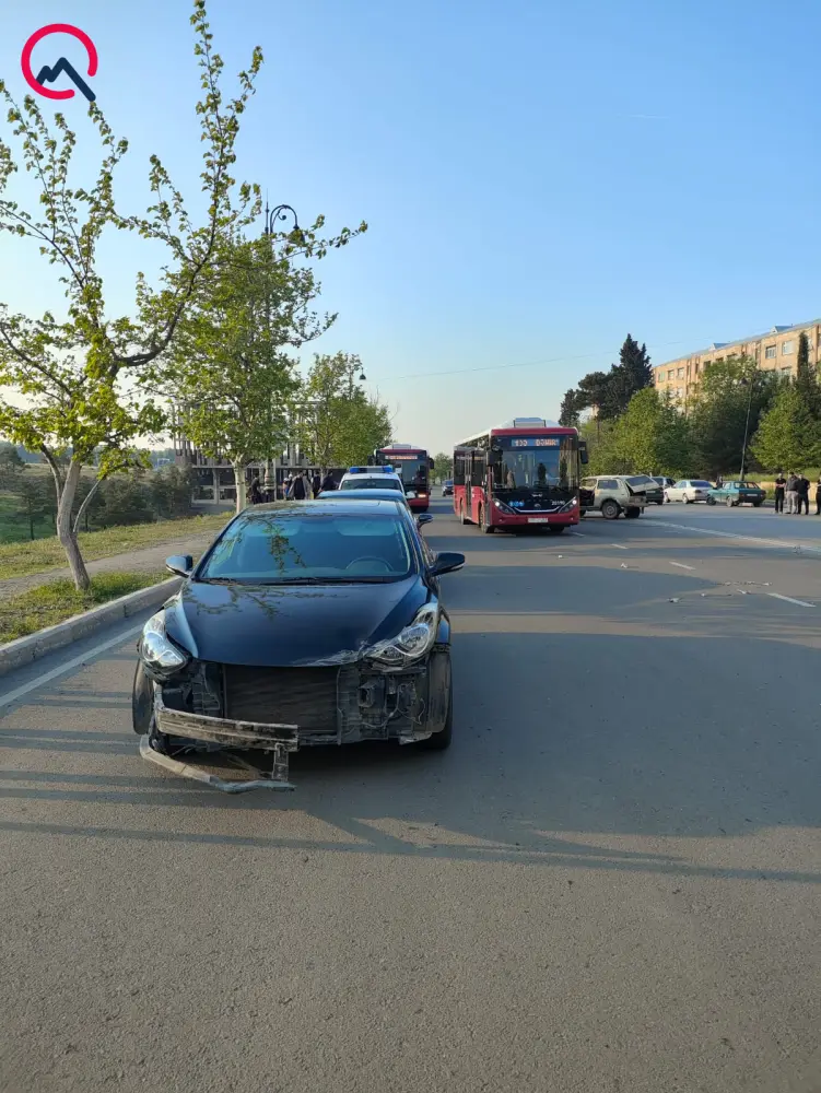 Gəncədə qəza: avtomobil bir neçə dəfə aşdı, yaralı var