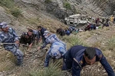 "Jeep" uçuruma düşdü, 20 nəfər öldü – Bu ölkədə