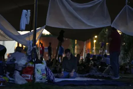 Niderlandda hərbi poliqonda yanğın: 1500-dən çox qaçqın təxliyə edildi