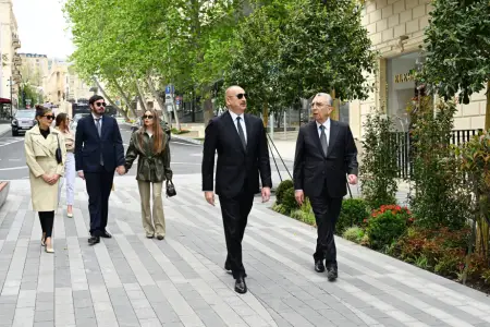 Prezidentlə ailəsi İslam Səfərli küçəsinin açılışında - Fotolar